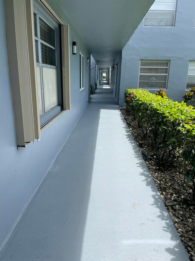 Building Photo - 258 Burgundy Ave