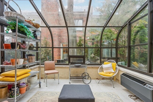 Building Photo - 19 Landmark St