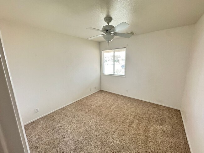 Building Photo - Beautiful 4 Bedroom Home