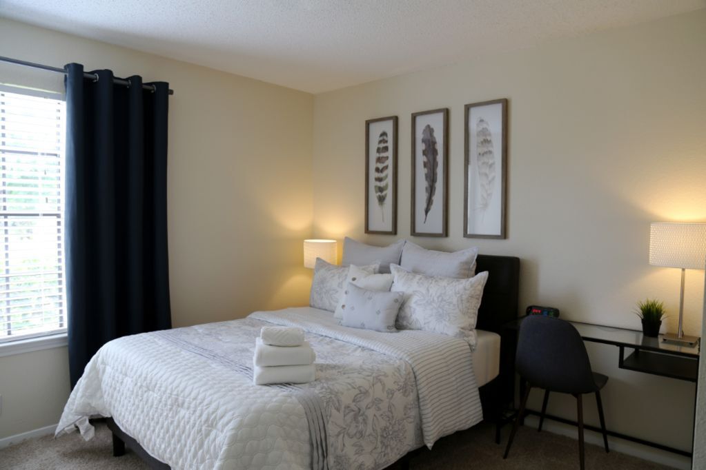 Building Photo - 925 Peggotty Pl