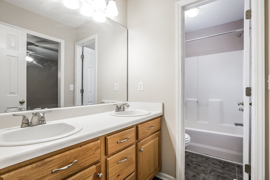 Building Photo - 621 Groveton Trail