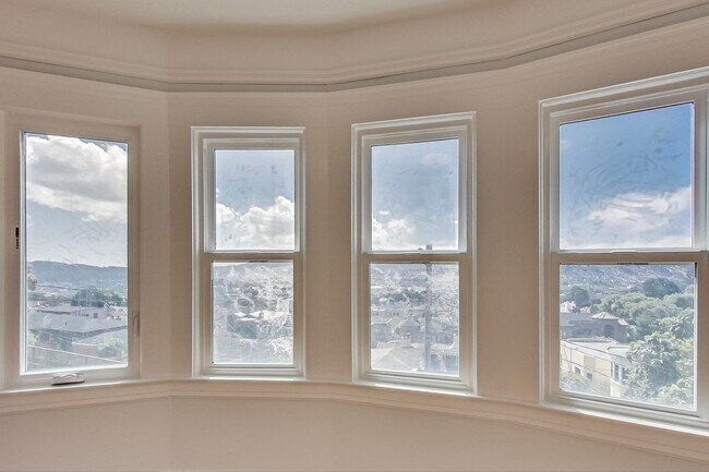 Building Photo - Introducing the Perfect Blend of Elegance and Comfort in San Francisco's Westwood Highlands!