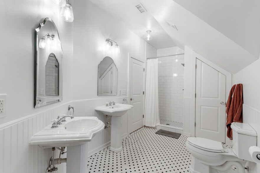 Building Photo - 507 Georgetown Rd NW