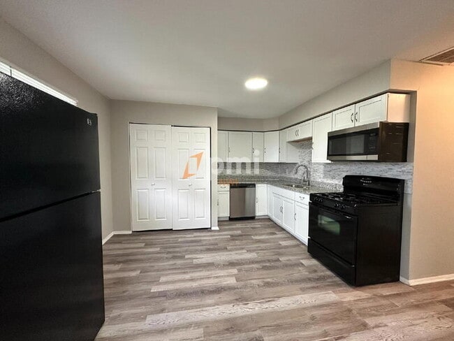 Building Photo - 5331 Aspen Ave