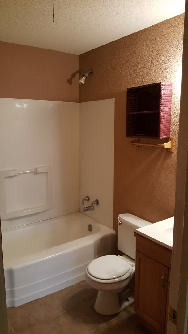 Building Photo - Nice 2 Bedroom, 1 Bathroom, 1 Car Detached...