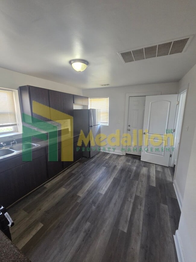 Building Photo - Updated 3-Bedroom Single-Level Home with Backyard Space