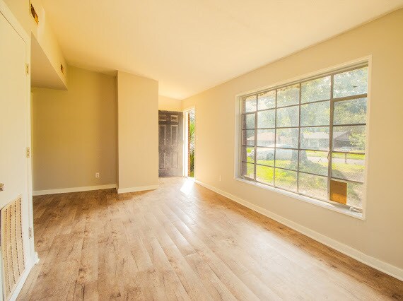 Building Photo - 1628 Collier Dr