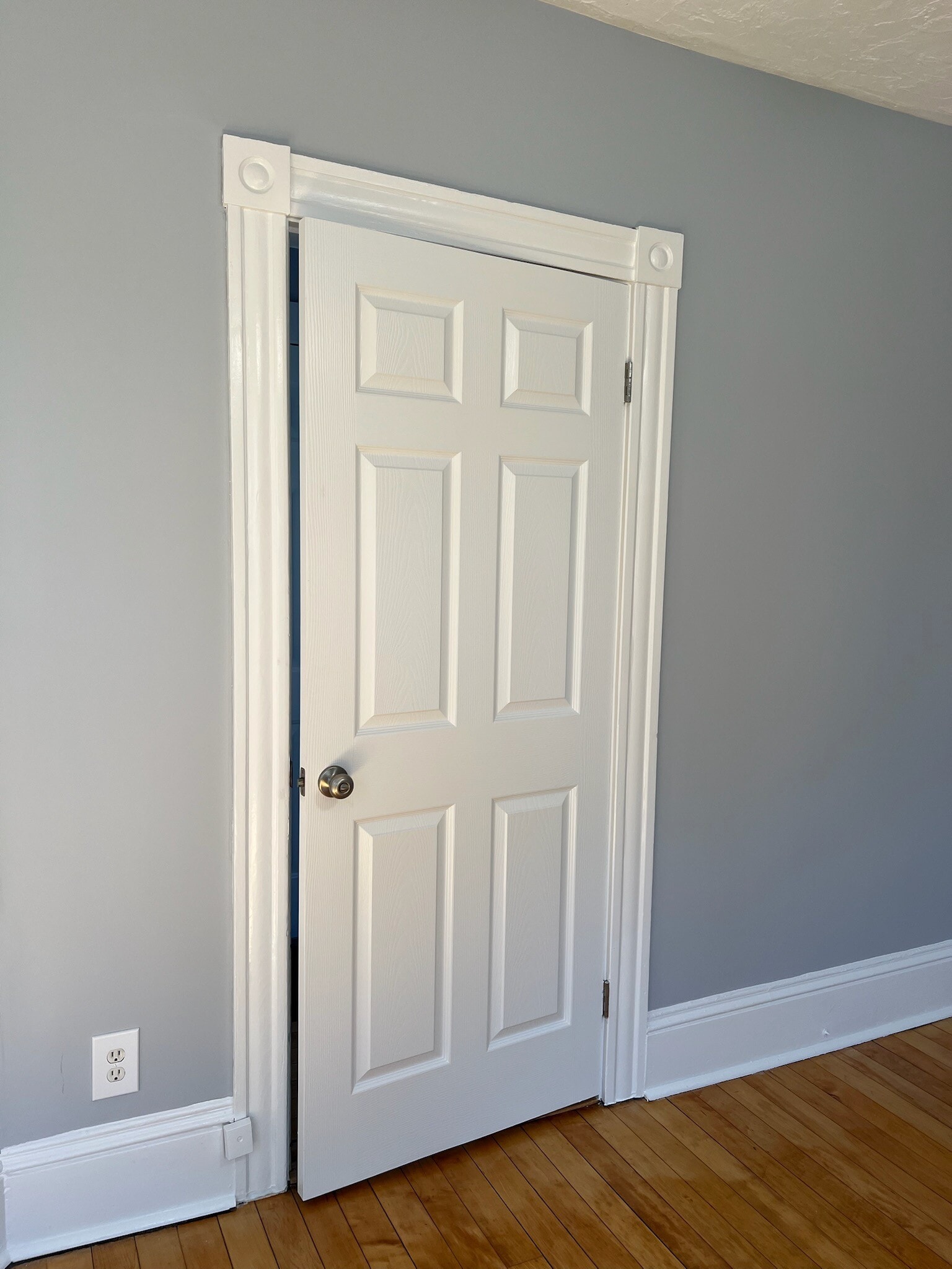 ENTRANCE TO 2 R - 28 Paine St