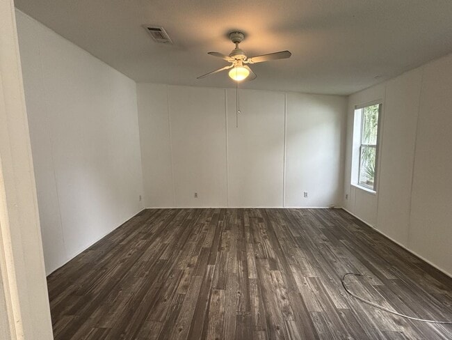 Building Photo - 20 Glen Cove Ct