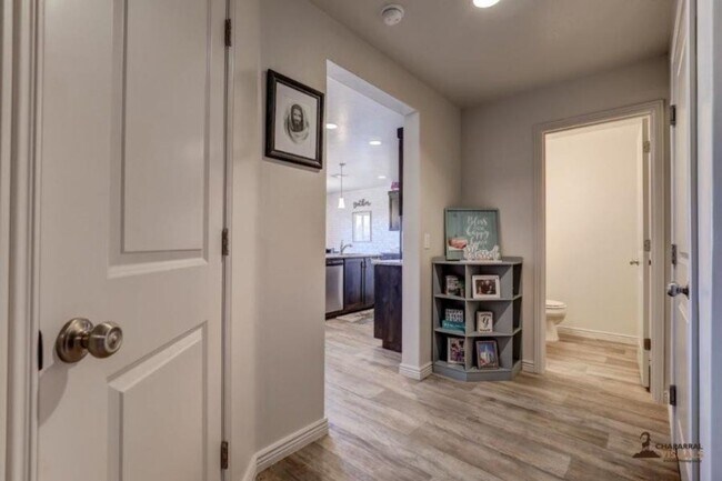 Building Photo - Pet Friendly: 3 Bedroom Fossil Hills Townhome With 2 Car Garage