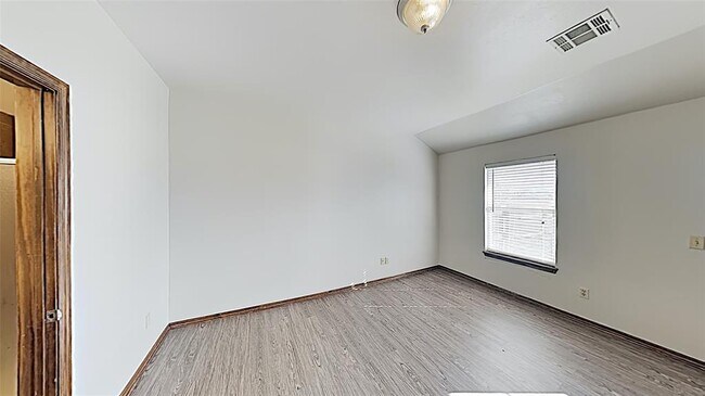 Building Photo - 1722 W Palm Pl