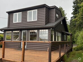 Building Photo - Desirable Indianola waterfront just in tim...
