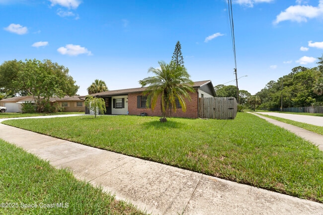 Building Photo - 1066 El Camino Dr