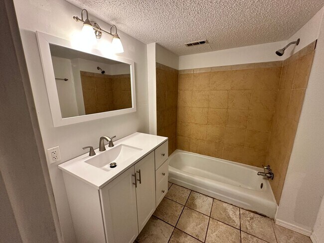 Building Photo - Newly Remodeled 4 Bed, 1 Bath Upstairs Unit in SW OKC! - Move in Deposit-Free! (If Qualified)