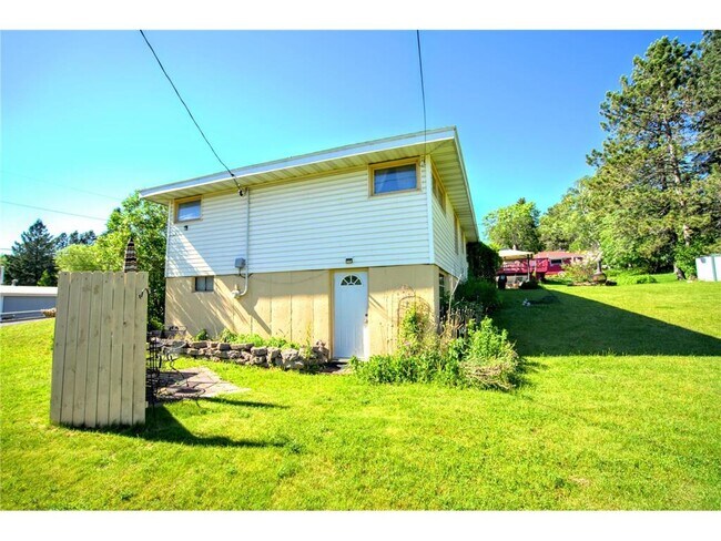 Building Photo - 204 N Blackman Ave