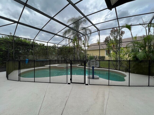 Building Photo - 10008 Canopy Tree Ct