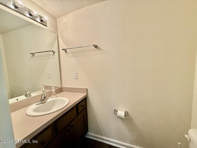 Building Photo - 887 Capitol Pkwy