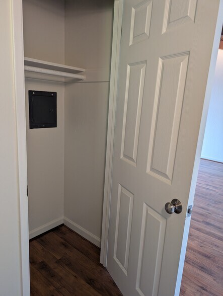 Building Photo - 214 Bayview St