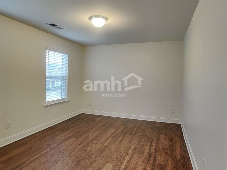 Building Photo - 716 Cyprus Ave