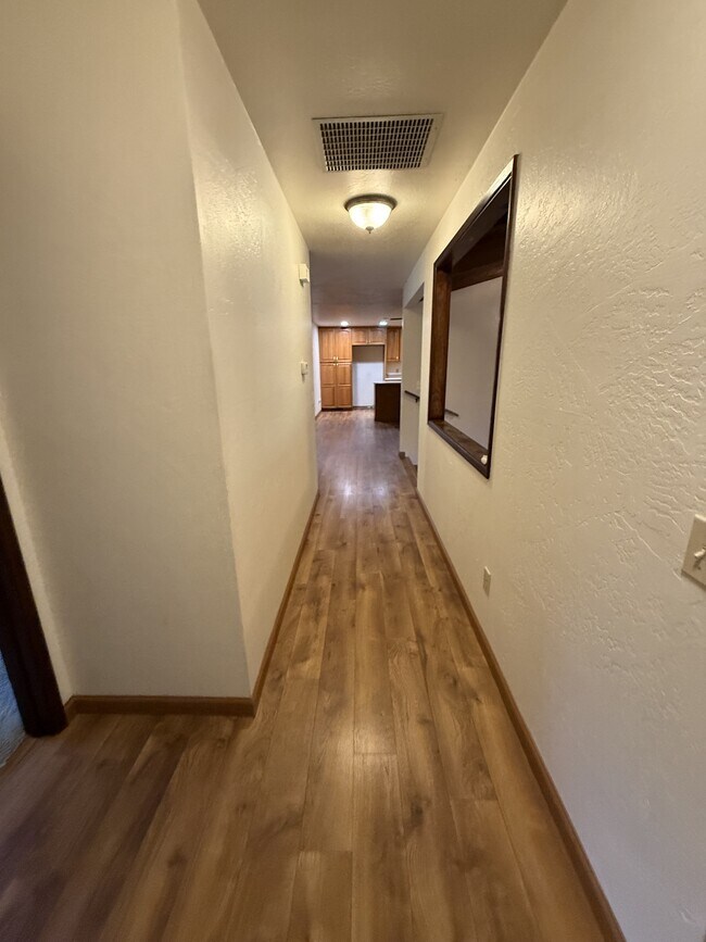 Building Photo - 2664 Samoan Wy