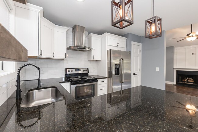 Building Photo - Three Bedroom Home!