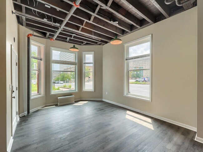 Building Photo - 1000 N 6th St