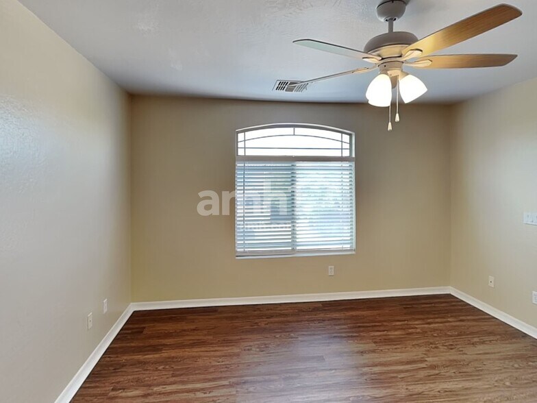 Building Photo - 11229 W Mariposa Dr