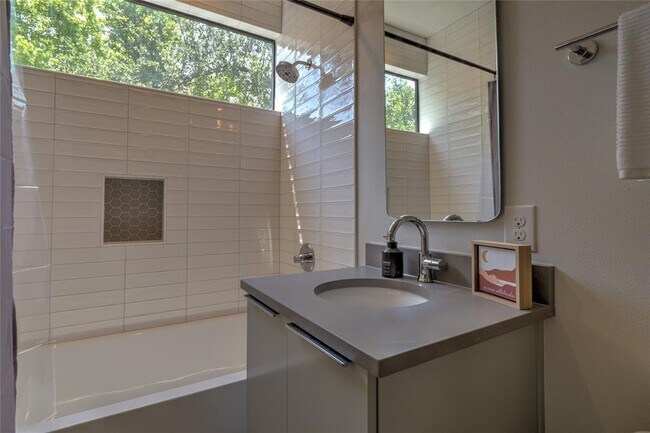 Building Photo - 6005 Woodrow Ave