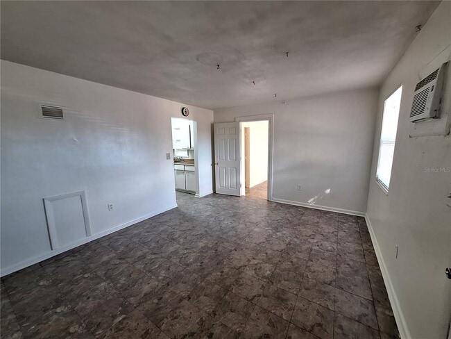 Building Photo - 21528 Kenyon Ave