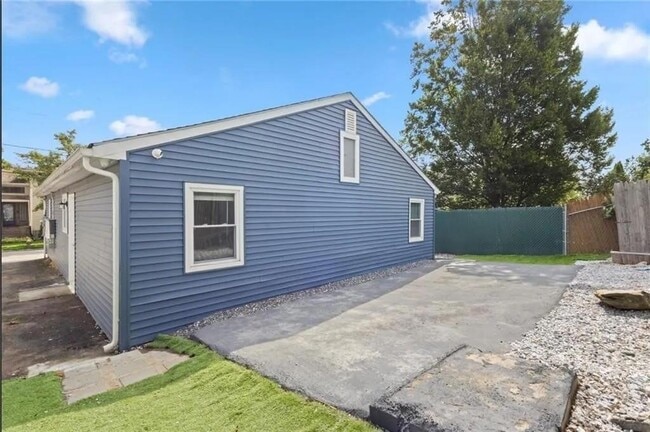 Building Photo - 30 Victoria St