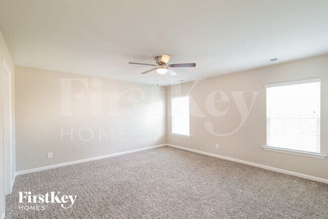 Building Photo - 758 Redbud Ln