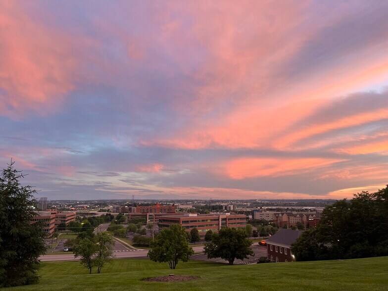 Building Photo - 8919 Eagleview Dr