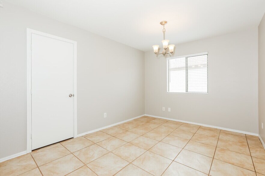 Building Photo - 1931 E Dust Devil Dr