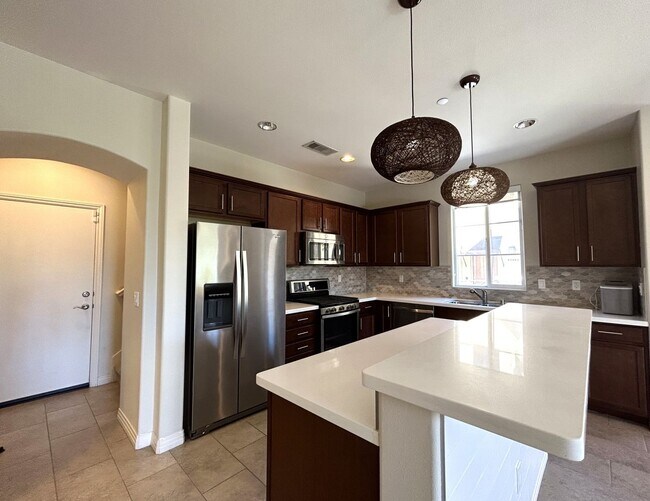 Building Photo - AVAILABLE NOW!! GORGEOUS 2 Bed 2.5 Bath Condo in La Quinta!