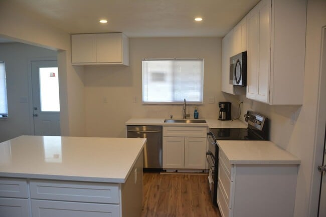 Building Photo - Beautifully Remodeled Antioch Delta Fair A...