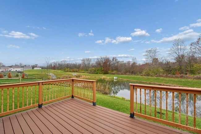 Building Photo - 5001 Lakeview Dr