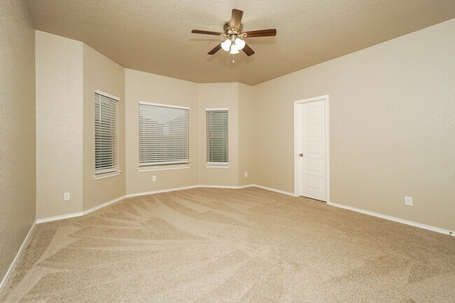 Building Photo - Spacious 3-Bedroom Brick Home