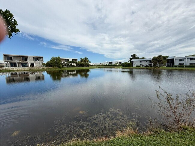 Building Photo - 16639 Hemingway Dr