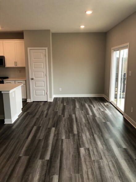 Building Photo - 305 Fairfax Way