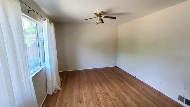 Building Photo - Epic REA - **4 Bedroom, 2.5 Bath - Ranch S...