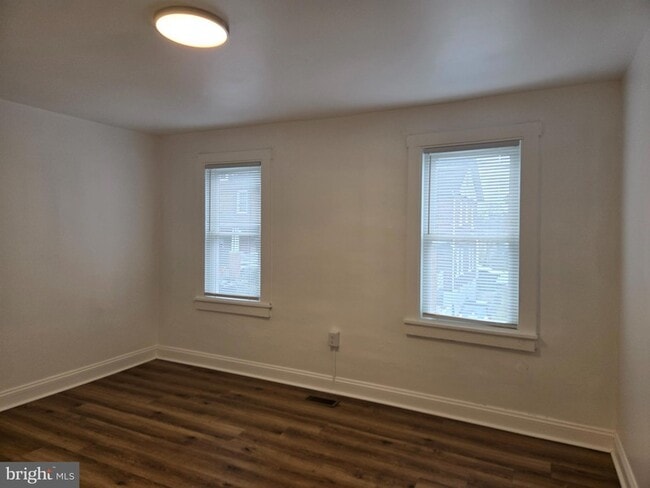 Building Photo - 737 S Kent St