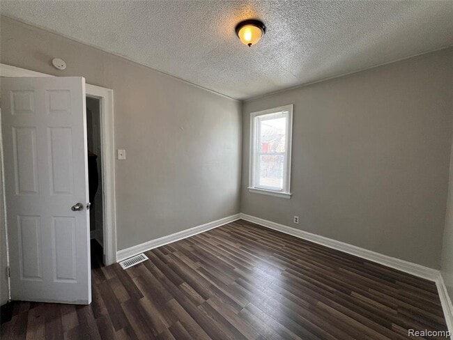 Building Photo - 14828 Sussex St