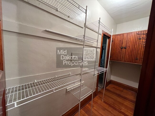 Building Photo - 908 E 3rd- 2 bedroom house