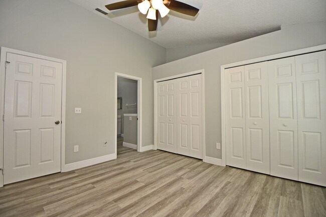 Building Photo - Beautiful Home in Alafaya Woods Totally Re...