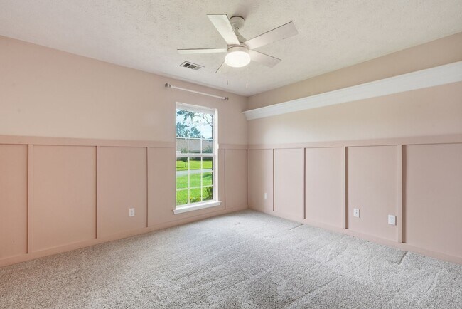 Building Photo - 121 Mill Ct