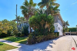 Building Photo - 742 S Plymouth Blvd