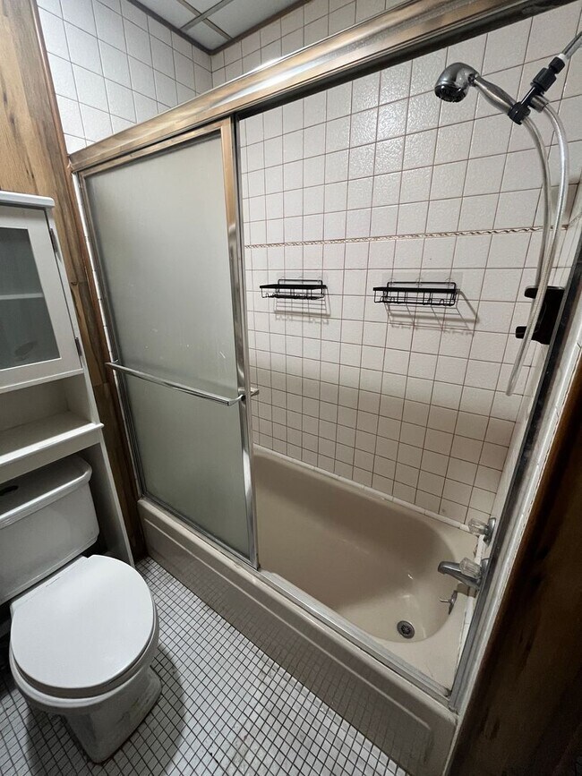 Building Photo - 2 Bedroom 2 Bathroom in Popular Baker Dist...