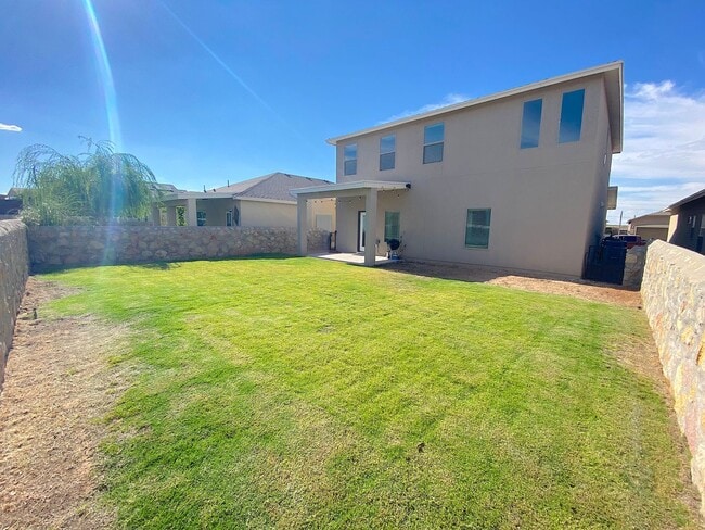 Building Photo - East El Paso 3 bed Refirg A/C