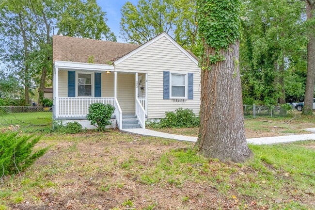 Building Photo - ADORABLE 3 BEDROOM 1 BATH RANCH HOUSE