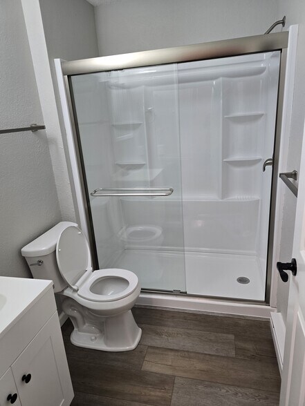 Bathroom - 5856 Acres Rd